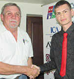 Hennie Prinsloo (left) congratulates Xandre van Jaarsveld on the award.